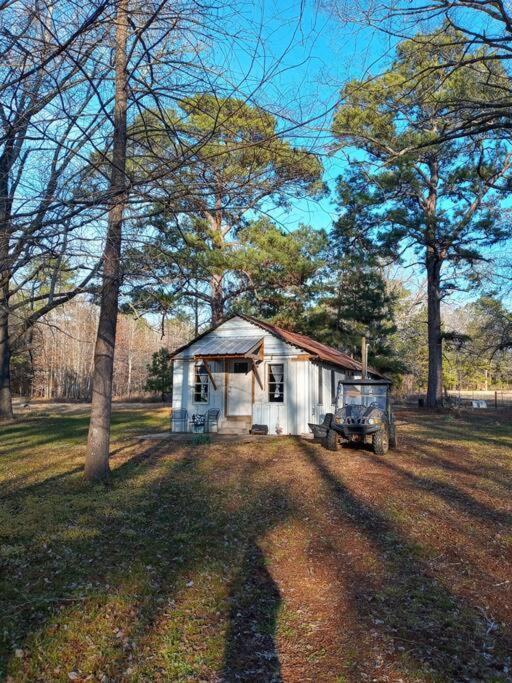 Adorable 1 Bedroom Honey House Rusk Exterior photo
